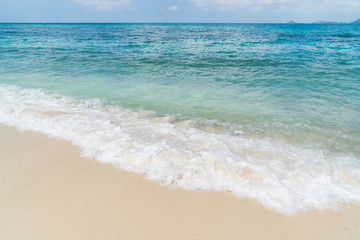 Fototapeta na wymiar Beautiful seascape with white sand and wave at tropical beach