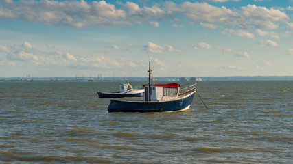 Fototapeta premium Boats on the shore of the River Thames, seen in Southend-on-Sea, Essex, England, UK