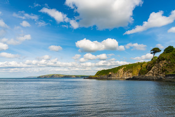 Obraz premium The coast of Cwm-yr-Eglwys in Pembrokeshire, Dyfed, Wales, UK