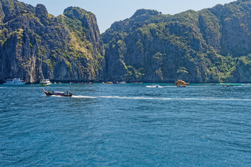 Fototapeta na wymiar Beautiful Landscape in Thailand with sea and rocks