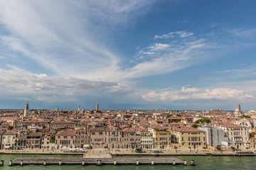 Fototapeta na wymiar Horizonte de Venecia visto desde arriba