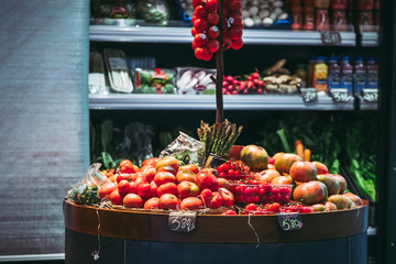 Tomates sur un étal de marché