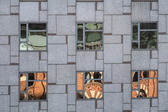 Fa&ccedil;ade d'immeuble contemporain &agrave; Barcelone