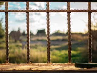 Paisaje trasrejas / Landscape behind fence