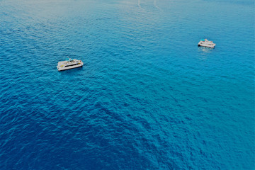 Hawaii von oben - Luftbilder von Maui und Big Island. Bote von oben, Strände und Küsten, Wale von oben und Lavalandschaften