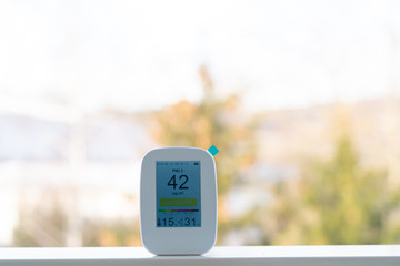 air quality monitor records poor air quality