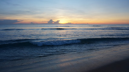 Fototapeta na wymiar Sunrise at a beautiful beach in nilaveli, sri lanka