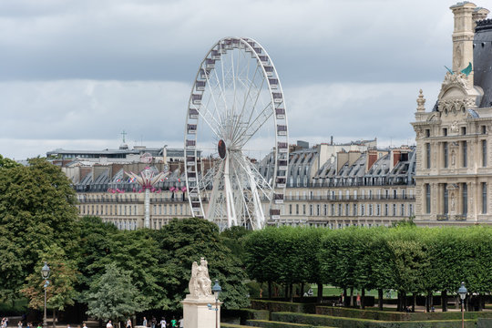 Giant wheel near louvre museam