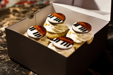 Piano cupcakes