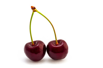 leckere Kirschen vor weißem Hintergrund