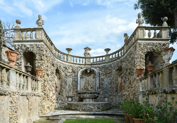 Secret garden with sculptures on the fille Gambéraia in Settignano. Upper garden in Villa Gamberaia.