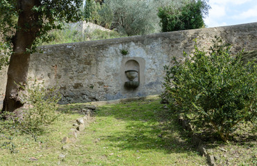 Secret garden with sculptures on the fille Gambéraia in Settignano. Upper garden in Villa Gamberaia.