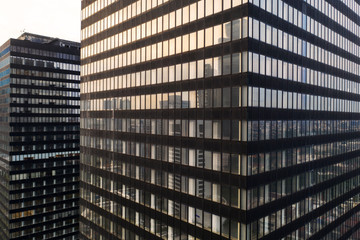 Fototapeta premium Office building reflecting skyscrapers around