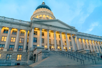 Obraz premium Grand Utah State Capital Building against blue sky