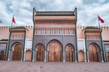 Fototapeta premium The magnificent entrance doors of the royal palace in Fes, Morocco.