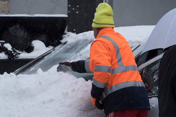 autos von schnee befreien