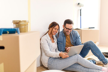 Happy couple moving-in in apartment.