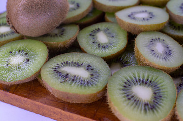 slices of kiwi on a cutting board