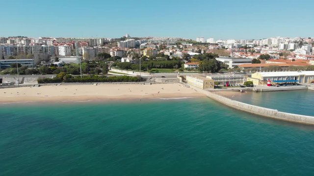 Vista da Praia de Pa&ccedil;o de Arcos em Oeiras Portugal
