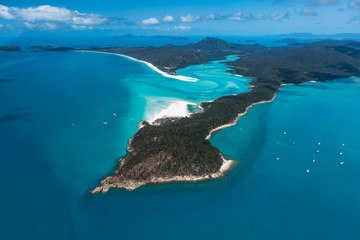 Luftaufnahme beim Helikopter-Rundflug über Whitsunday Island © jeho.photography