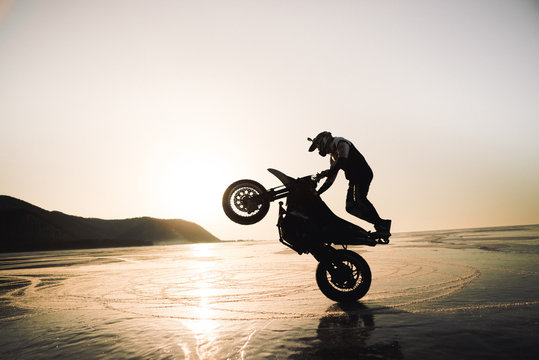 Bike Stunt Images – Browse 20,250 Stock Photos, Vectors, and ...