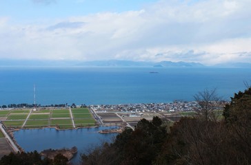 俯瞰で見る琵琶湖と滋賀県の景色です