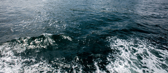 Naklejka premium Blue and turquoise water with irregular wave structure