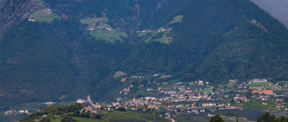 Fototapeta na wymiar Dorf Tirol Tirolo