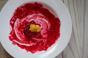 Stain strawberry sauce after finished eat
