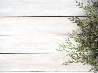 Fototapeta premium purple limonium flowers on white wooden background