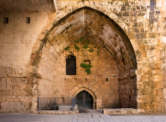 Fototapeta na wymiar The central courtyard in the Hospitallerian citadel, fortress of the Crusaders in Akko, Northern District, Israel, Middle East