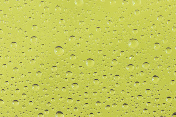 ガラスに付いた水滴 背景緑