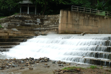 The flow of water through the weir in the side stream