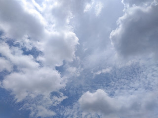 Obraz premium White soft cloud texture on blue sky background