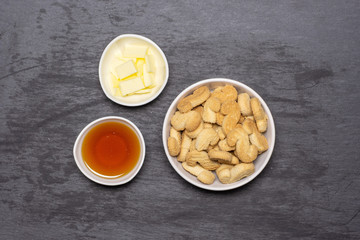 Mix shortbread, butter and honey. recipe step by step no bake cheesecake flatlay on grey stone