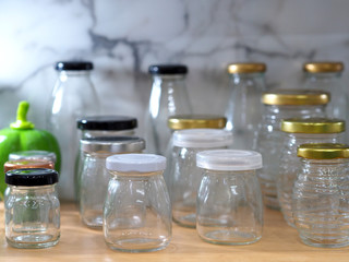 The colors and patterns of plastic bottles used in the industry.