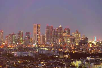 Obraz premium Nocny widok Shinjuku Fukutoshin widziany z Sangenjaya