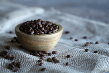 Fototapeta na wymiar Coffee Beans In A Bowl On Burlap
