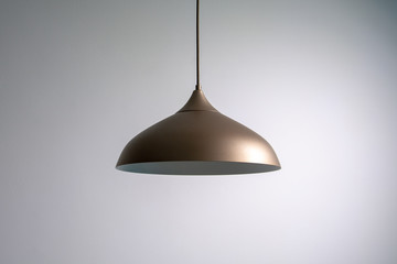 Luminária bronze pendurada