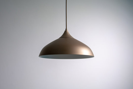 Lumin&aacute;ria bronze pendurada