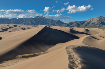 Fototapeta na wymiar scenic view of Sangre de Cristo Range from the top of High Dune in Great Sand Dunes National Park and Preserve (Saguache county, Colorado, USA)