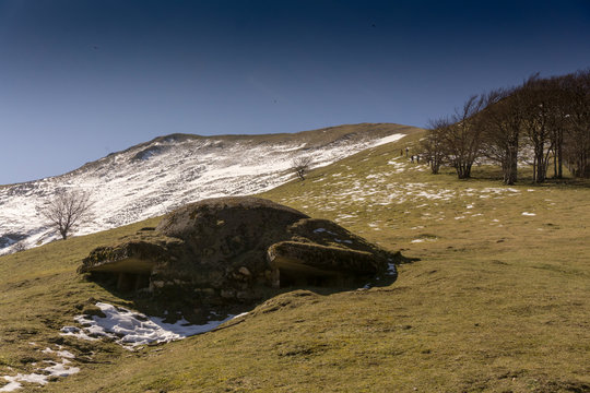 Bunker de guerra en la monta&ntilde;a