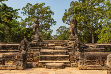 Fototapeta premium Srah Srang with Lion and Naga statues in Angkor, Cambodia