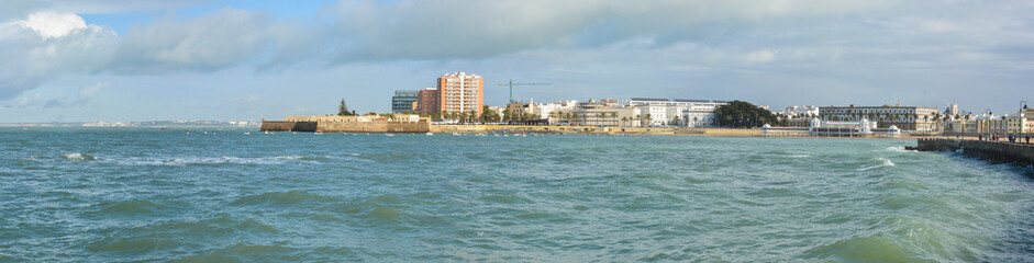 The promenade of Cadiz and Fort Santa Catalina.