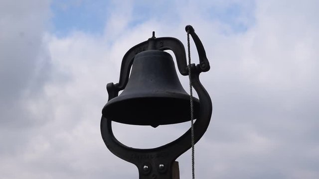 Silent Dinner Bell Yard Decoration