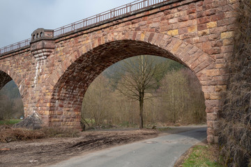 Fototapeta na wymiar Alte Eisenbahnbrücke Sandstein in Kirchhundem