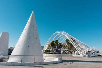 Obraz premium modern and futuristic cityscape white built structure on blue sky background