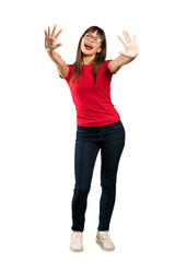 Obraz premium Full-length shot of Woman with glasses counting ten with fingers
