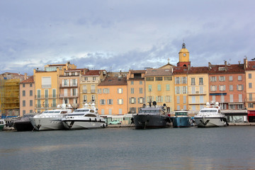 bateaux à quai