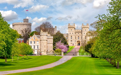 Long walk to Windsor castle in spring, London suburbs, UK - obrazy, fototapety, plakaty